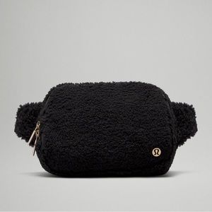 Lululemon Everywhere Belt Bag Large 2L *Fleece